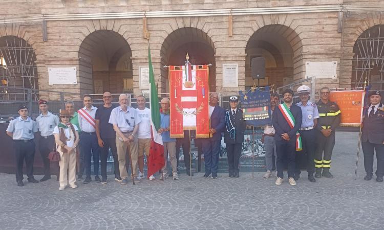 Liberazione di Tolentino, 81 anni dopo: corona ai Martiri, voci dalla piazza e la mostra “Ribelli al confine"