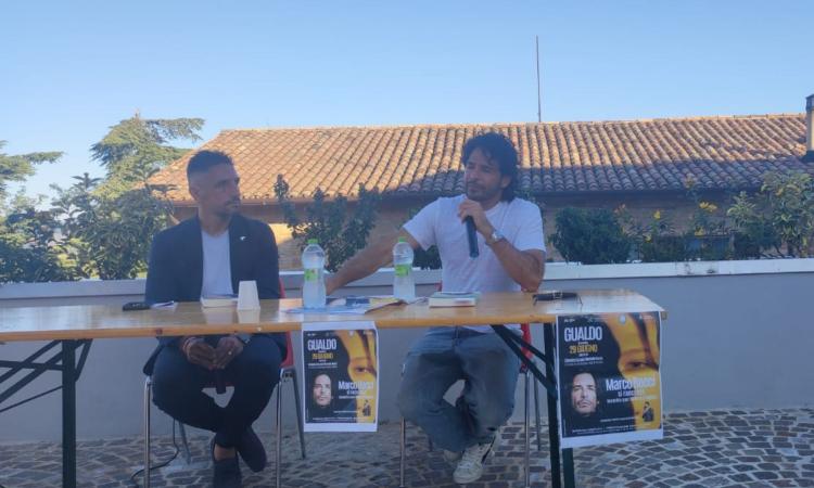 Gualdo, un pomeriggio con Marco Bocci: dalle riflessioni sul suo percorso artistico al legame con le Marche