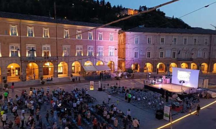 Le band che hanno rivoluzionato la musica: a San Severino arriva lo spettacolo "Let's Pop!" Le band che hanno rivoluzionato la musica: a San Severino arriva lo spettacolo "Let's Pop!"