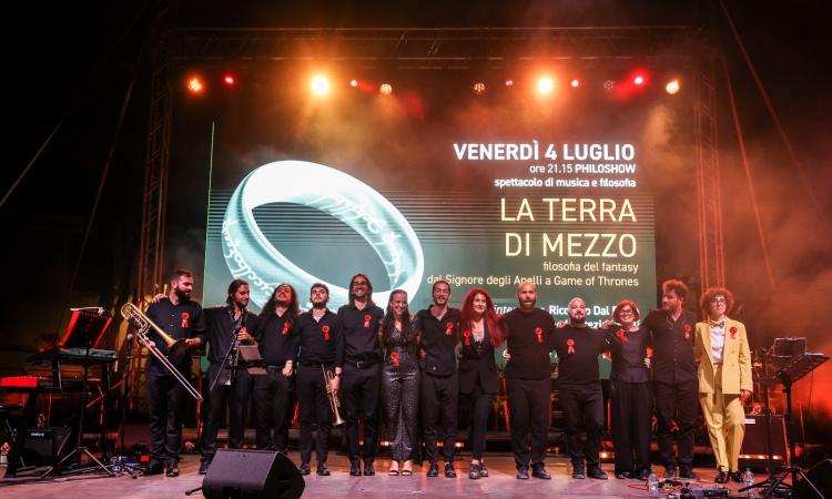 Civitanova Alta tra hobbit, Lady Oscar e Mina: Popsophia accende la nostalgia filosofica