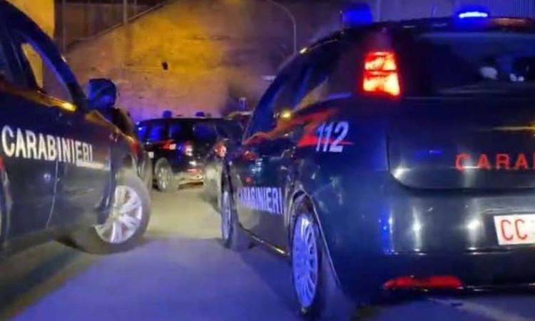 Recanati, viola ancora il divieto di avvicinamento al figlio: arrestato 46enne del posto