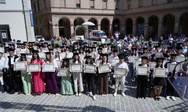 UniMC, il 90% dei laureati trova lavoro stabile entro pochi mesi: i dati AlmaLaurea premiano l’ateneo