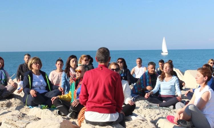 Civitanova, torna il “Si Yoga Tour”: viaggio tra benessere, armonia e natura