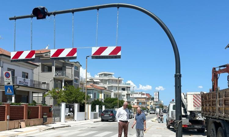 Civitanova, installato il portale anti-ingombro al Lungomare Nord: "Un punto fermo su un problema annoso"