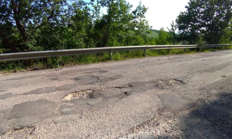 Montefano, il Comune risponde alle proteste su via Fratte: “Colpa dei mancati fondi regionali”