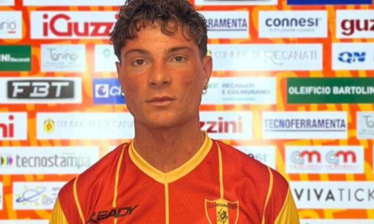 Recanatese, a centrocampo ecco l'ex Civitanovese Domizi: "Arrivo in una squadra seria e ambiziosa" Recanatese, a centrocampo ecco l'ex Civitanovese Domizi: "Arrivo in una squadra seria e ambiziosa"
