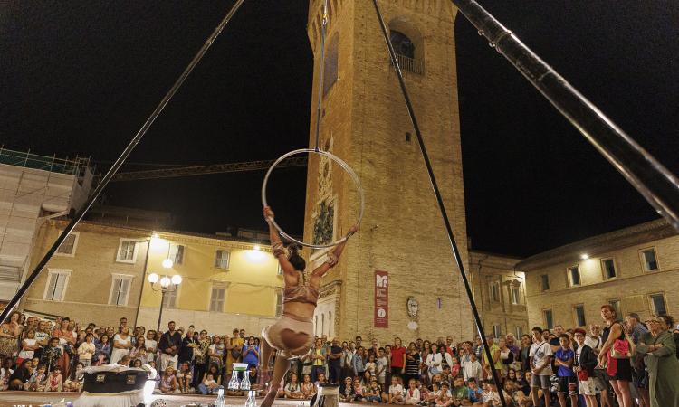 Art Festival 2025, a Recanati connessioni di cuore per la serata d'apertura Art Festival 2025, a Recanati connessioni di cuore per la serata d'apertura