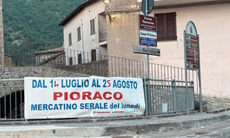 Pioraco,  countdown terminato per “L’Antico in Piazza”: al via uno dei mercatini più visitati dell’entroterra