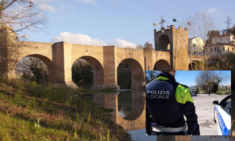 Tolentino, controlli sotto il Ponte del Diavolo: sei cittadini stranieri identificati