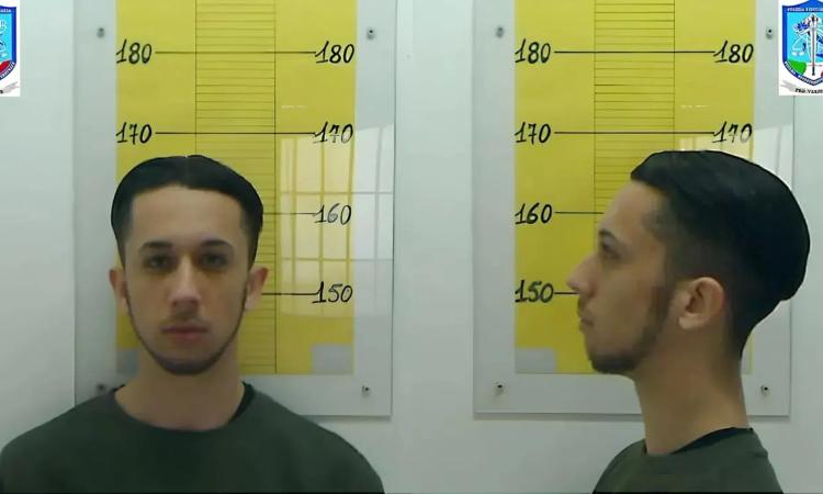 Si laurea e scappa: catturato a Barcellona Andrea Cavallari, condannato per la strage di Corinaldo Si laurea e scappa: catturato a Barcellona Andrea Cavallari, condannato per la strage di Corinaldo