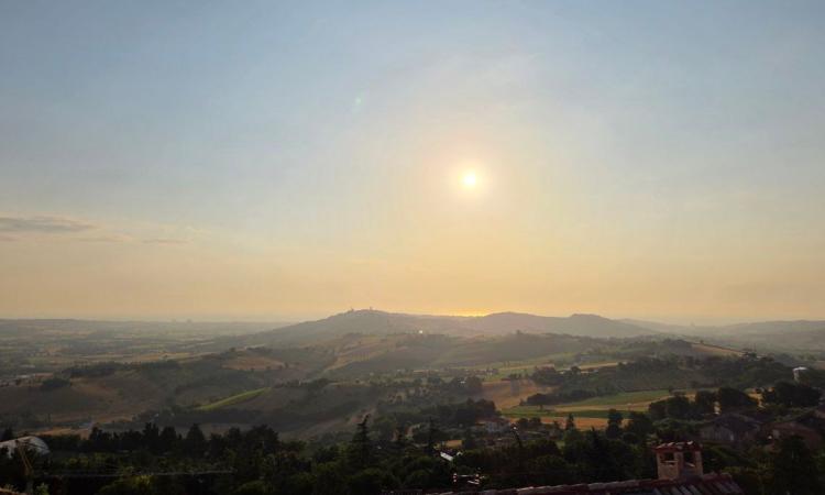 Turismo nelle Marche: cresce, ma con cautela. Più italiani che stranieri e boom dell’extra-alberghiero