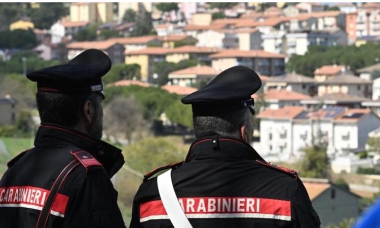 Potenza Picena, minacce e molestie ai vicini di casa: 36enne finisce ai domiciliari