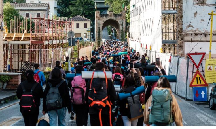 Marche in cammino verso Roma: oltre 900 giovani al Giubileo 2025