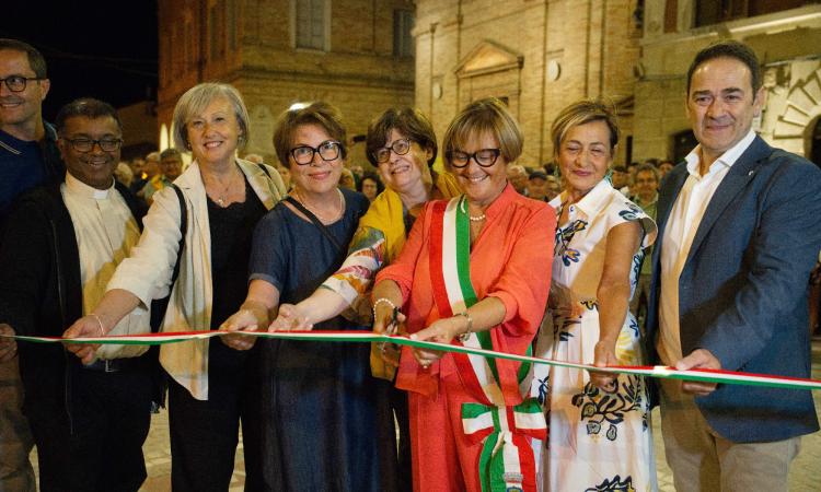 Montefano riabbraccia Piazza Bracaccini: dal suono delle campane per Gaza alla nuova squadra "viola"