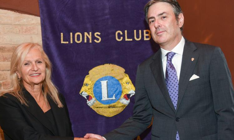 “Essere utili agli altri”: Maria Sabina Rommozzi è la nuova presidente del Lions Club Macerata Host