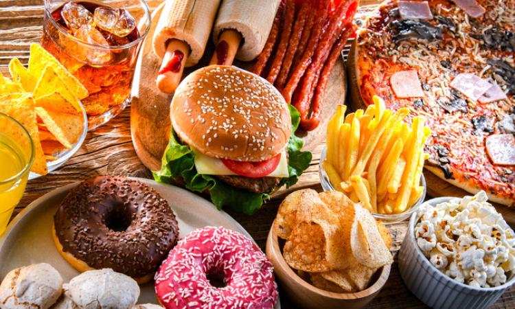 Cibi ultra processati e obesità: una relazione da conoscere per proteggere la salute