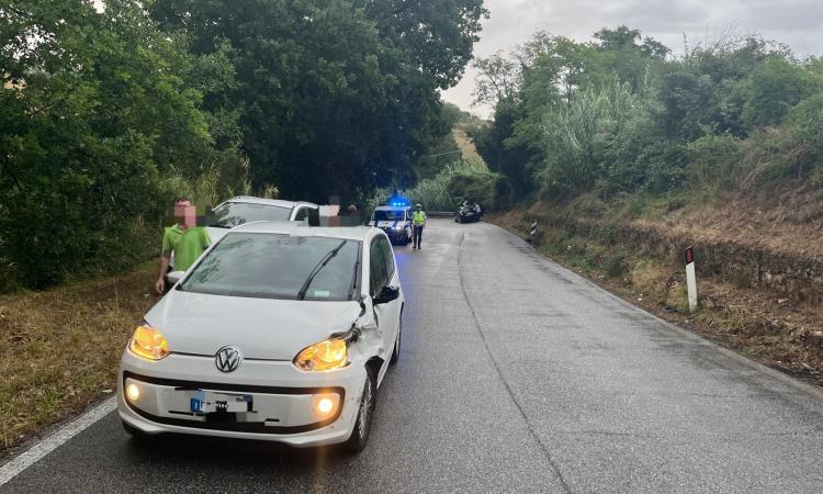 Macerata, provoca un incidente con feriti e fugge: era ubriaco. Ritrovato e denunciato Macerata, provoca un incidente con feriti e fugge: era ubriaco. Ritrovato e denunciato