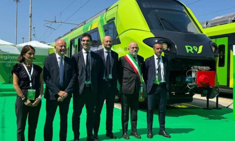 Marche, la flotta ferroviaria si rinnova: presentati cinque nuovi treni regionali elettrici