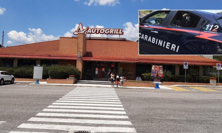 Civitanova, all’Autogrill con 100 grammi di cocaina nello zaino: arrestato 47enne molisano Civitanova, all’Autogrill con 100 grammi di cocaina nello zaino: arrestato 47enne molisano
