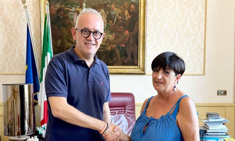 Civitanova, il Comune premia Mariarosa Berdini per la sua dedizione alla comunità