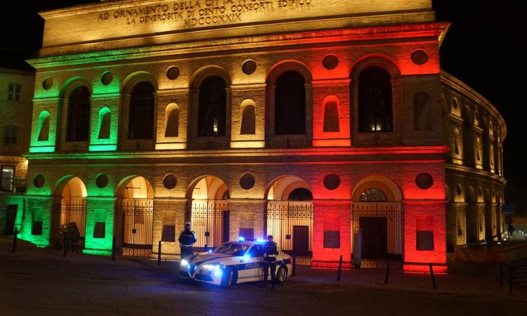 Macerata, sanzionato un mezzo irregolare: a bordo persone con precedenti