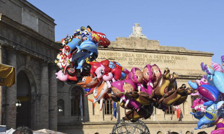 Macerata, mercato settimanale in trasferta: per San Giuliano si svolgerà in viale Puccinotti Macerata, mercato settimanale in trasferta: per San Giuliano si svolgerà in viale Puccinotti