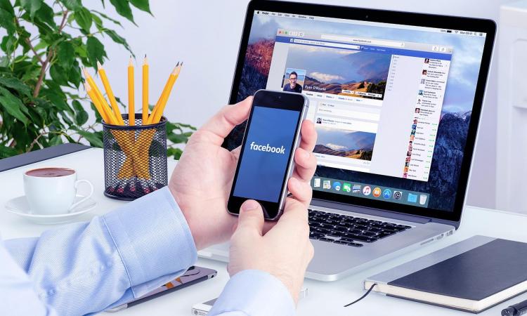 Facebook: è legale pubblicare foto altrui senza consenso? La guida dell'avvocato Pantana