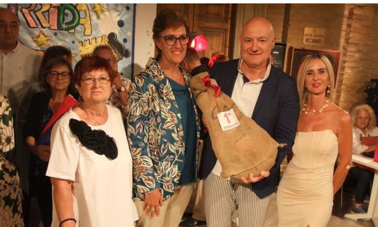 Risate, musica e talento: la Corrida Recanatese 2025 incorona Cristina Saracinelli
