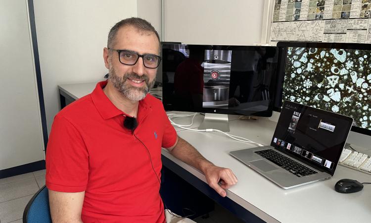 L’Università di Camerino studia i nanocristalli del magma: scoperta utile per prevedere le eruzioni L’Università di Camerino studia i nanocristalli del magma: scoperta utile per prevedere le eruzioni