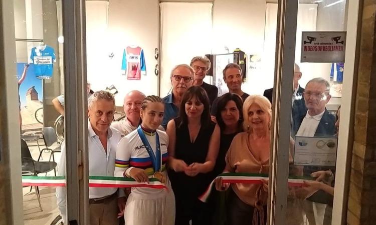 Civitanova, Inaugurata al Lido Cluana la rassegna “Pedali che raccontano”: la biciletta al centro