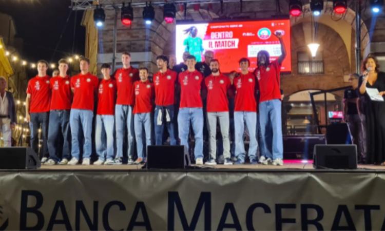 Pallavolo Macerata si presenta alla città: "Il duro lavoro sarà la chiave per affrontare la stagione" Pallavolo Macerata si presenta alla città: "Il duro lavoro sarà la chiave per affrontare la stagione"