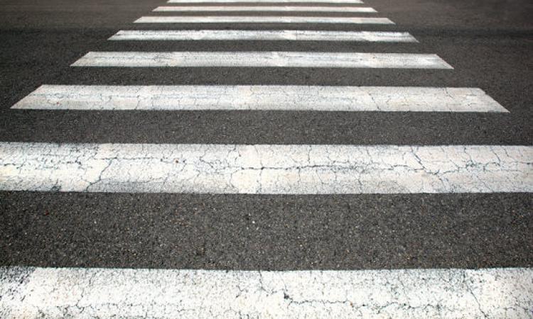 Civitanova, strisce pedonali sbiadite: il Comune interviene. Lavori per 30 mila euro
