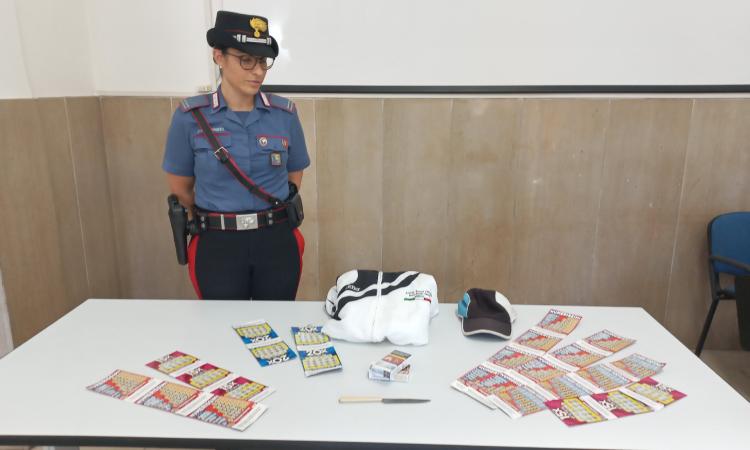 Macerata, armato di coltello rapina tabaccheria del centro: in manette 40enne