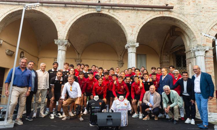 La Recanatese si presenta, Angelini: "Possiamo viaggiare nelle zone alte. Biglietti a 1 euro per il debutto"