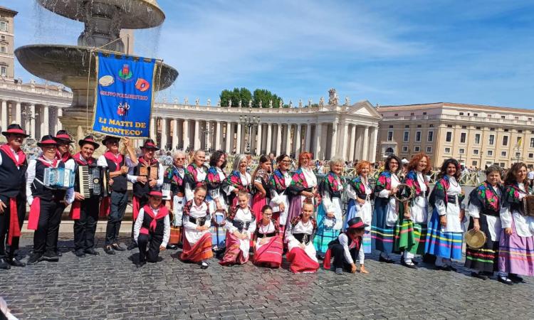 Li Matti de Montecò in Vaticano: gli stornelli marchigiani conquistano anche Papa Leone XIV (FOTO) Li Matti de Montecò in Vaticano: gli stornelli marchigiani conquistano anche Papa Leone XIV (FOTO)