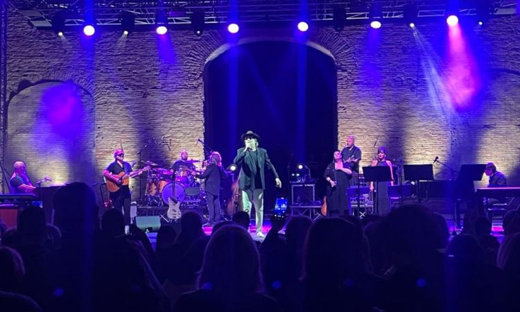 De Gregori emoziona Macerata a suon di "verità svelate": 50 anni di Rimmel allo Sferisterio