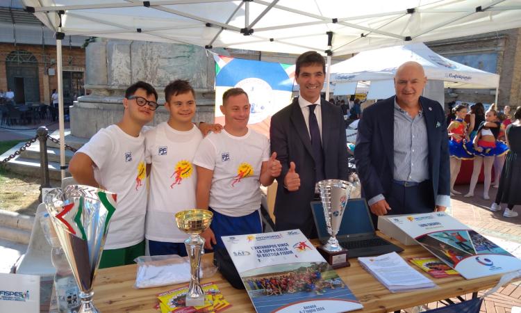 Recanati, la Festa dello Sport accende Piazza Leopardi, nel segno della condivisione Recanati, la Festa dello Sport accende Piazza Leopardi, nel segno della condivisione