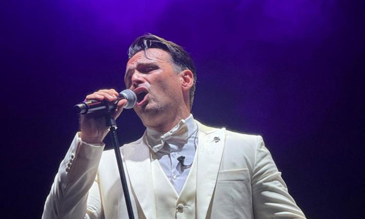 Tolentino, ‘Io canto’: omaggio alla musica italiana con Riccardo Foresi e la That’s Amore Orchestra
