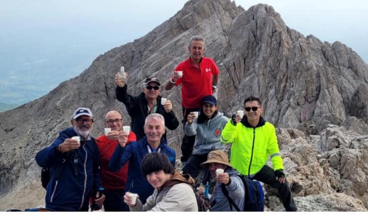 Gran Sasso, nuova impresa per gli scalatori "over" di Treia: il gruppo nato su Facebook non si ferma