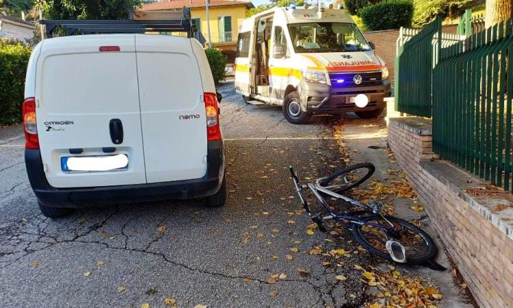 San Severino, grave incidente in bici: 25enne soccorso in eliambulanza (FOTO) San Severino, grave incidente in bici: 25enne soccorso in eliambulanza (FOTO)