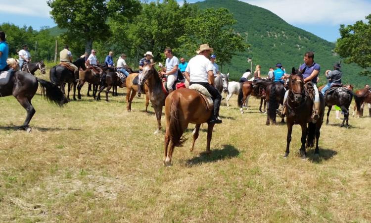 Cessapalombo, arriva il primo raduno nazionale a cavallo nel cuore dei Sibillini