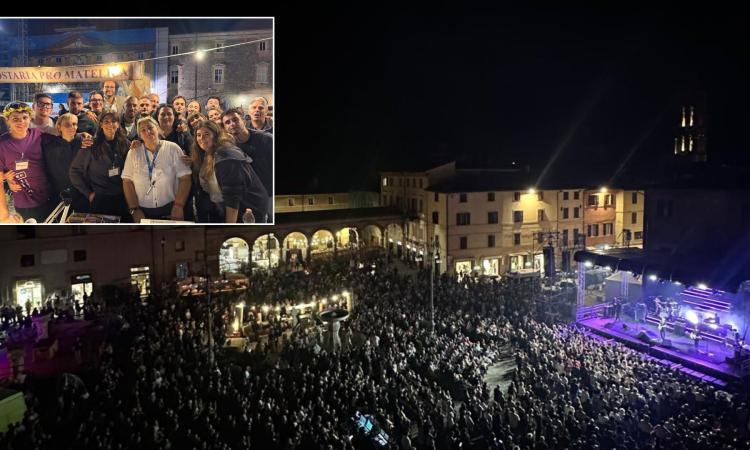 Matelica, 5mila persone in piazza per Le Vibrazioni in concerto Matelica, 5mila persone in piazza per Le Vibrazioni in concerto
