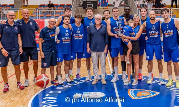 Porto Recanati, la SiconTe Attila Basket alza al cielo il Primo Trofeo “Attilio Pierini” (FOTO) Porto Recanati, la SiconTe Attila Basket alza al cielo il Primo Trofeo “Attilio Pierini” (FOTO)