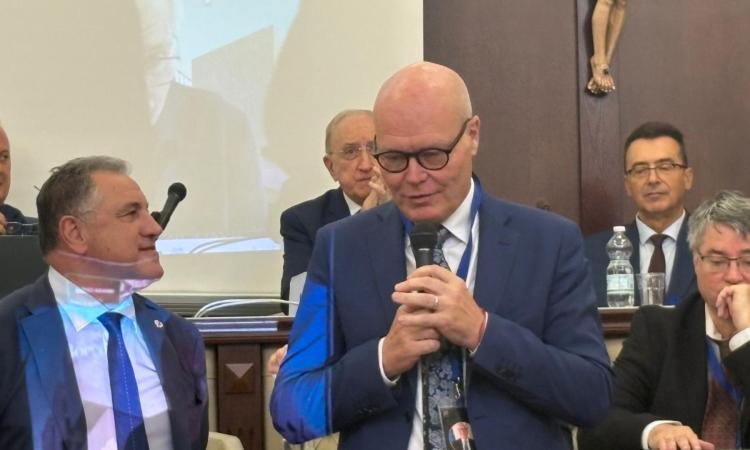 UniMc, il rettore John McCourt premiato per la sua visione accademica: "Figura ispiratrice" UniMc, il rettore John McCourt premiato per la sua visione accademica: "Figura ispiratrice"