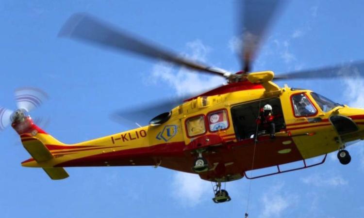Recanati, scontro tra auto e scooter: giovane trasportato a Torrette in elisoccorso