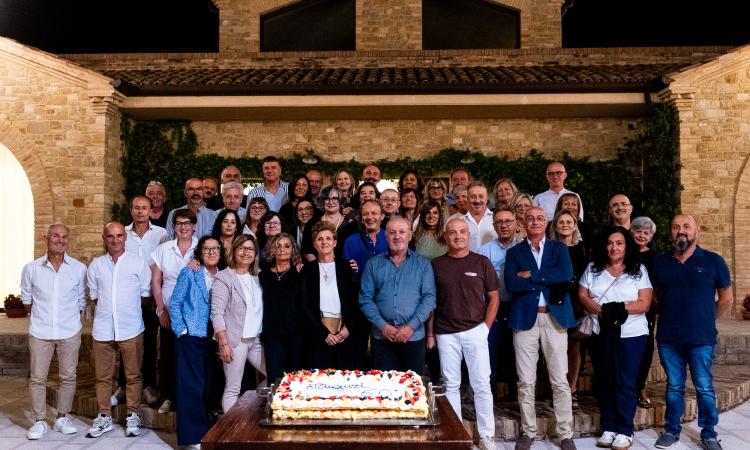 Appignano, sessantenni in festa: i nati nel 1965 celebrano un traguardo speciale Appignano, sessantenni in festa: i nati nel 1965 celebrano un traguardo speciale