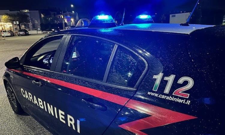 Recanati, minaccia un ragazzo con un coltello e gli ruba le collane: denunciato un 24enne