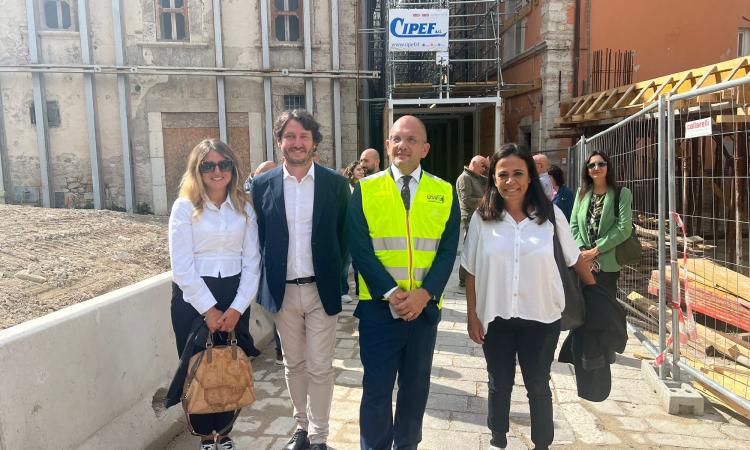 Visso, aperto il tunnel di sicurezza: parte la ricostruzione del centro storico Visso, aperto il tunnel di sicurezza: parte la ricostruzione del centro storico