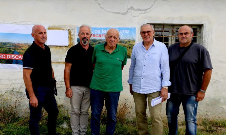 Macerata, la nuova discarica a Botonto? Il Comitato alza la voce: "La vallata va tutelata" (FOTO) Macerata, la nuova discarica a Botonto? Il Comitato alza la voce: "La vallata va tutelata" (FOTO)