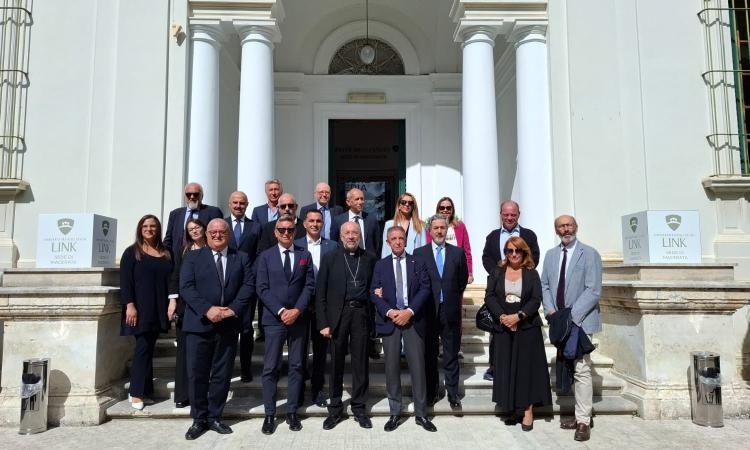 Macerata, il vescovo Marconi benedice la nuova sede dell'Università Link: nasce il corso in odontoiatria